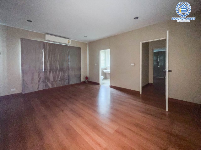 *****บ้านเดี่ยวมือสอง โซนนนทบุรี ม.คาซ่าแกรนด์ ชัยพฤกษ์-แจ้งวัฒนะ เนื้อที่กว้างขวางกว่า 77.40 ตร.ว. ฟังก์ชันครบครัน 3 ห้องนอน 2 ห้องน้ำ 2 ที่จอดรถ บ้านคุณภาพจากแบรนด์ Q.House พร้อมพื้นที่ใช้สอยมากกว่า 245 ตร.ม. ตอบโจทย์ทุกการเดินทางให้ง่ายดายยิ่งขึ้น บนทำเลใกล้รถไฟฟ้าสายอนาคตสายสีชมพู และจุดขึ้นทางด่วน "แจ้งวัฒนะ" จองด่วน!